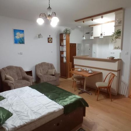 Londira Apartman Heviz Exterior photo