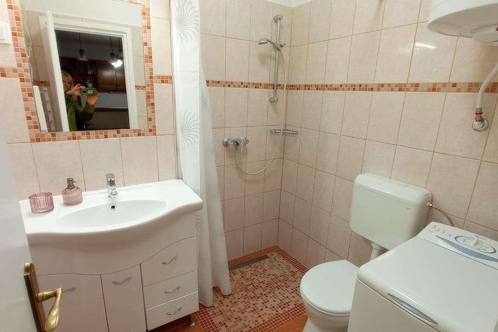 Londira Apartman Heviz Exterior photo