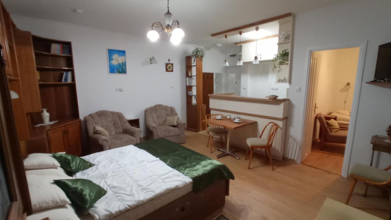 Londira Apartman Heviz Exterior photo